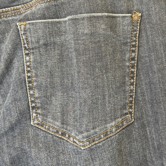 DKNY | Soho Boot Mid-Plus Size Mid Rise Stretchy Boho Bootcut Jeans - Picture 7 of 12